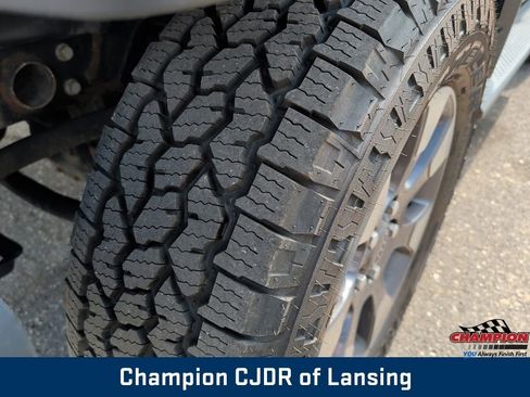 Used 2018 Jeep Wrangler Unlimited Sahara AWD/4WD image 28