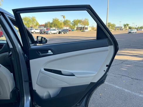Used 2018 Hyundai Tucson SE image 15