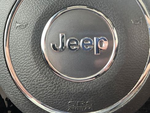 Used 2018 Jeep Wrangler Unlimited Sahara w/ Connectivity Group AWD/4WD image 19