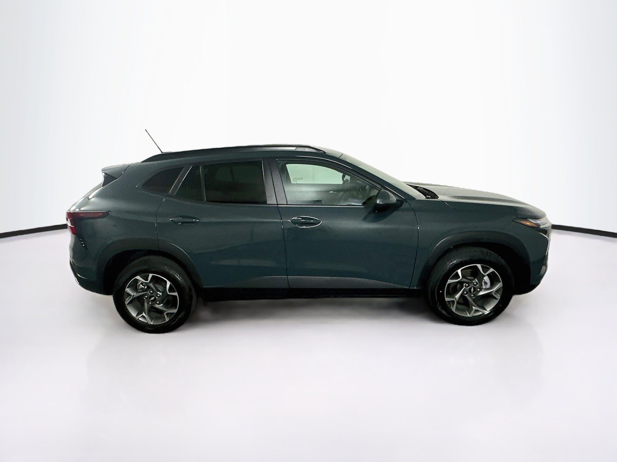 Used 2025 Chevrolet Trax LT FWD image 10