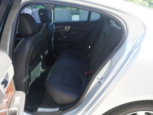 Used 2011 Jaguar XF Premium RWD image 38