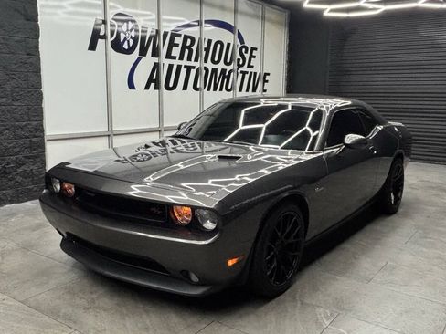 Used 2014 Dodge Challenger R/T RWD image 2