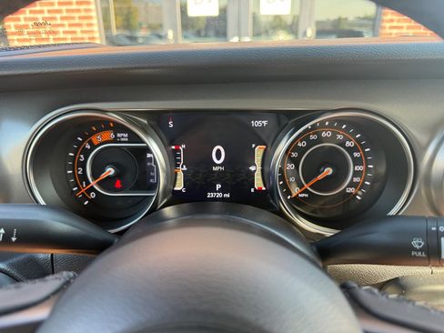 Used 2023 Jeep Gladiator Sport AWD/4WD image 17