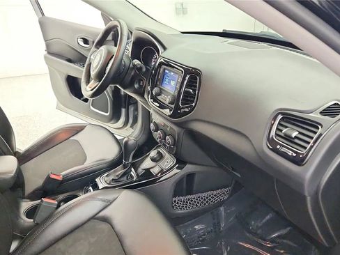 Used 2018 Jeep Compass Latitude AWD/4WD image 34