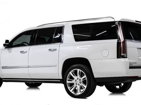 Used 2016 Cadillac Escalade ESV Premium AWD/4WD image 4