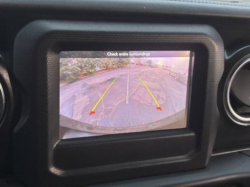 Used 2021 Jeep Wrangler Unlimited Sahara image 4