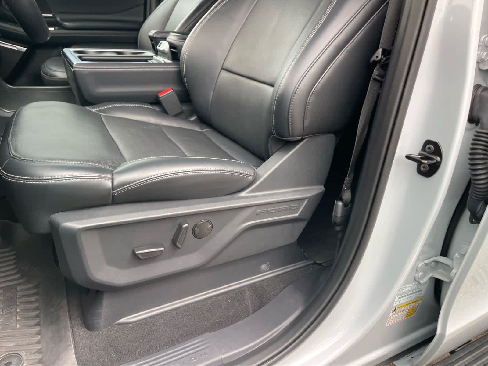 Used 2025 Ford Expedition Platinum w/ Stealth Performance Package AWD/4WD image 13