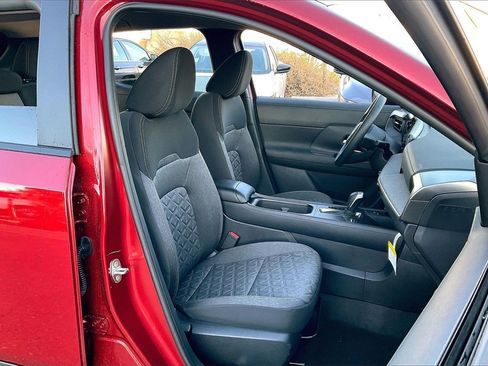 Used 2025 Nissan Kicks SV image 7