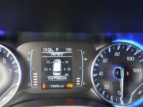 Used 2021 Chrysler Voyager Lxi image 10