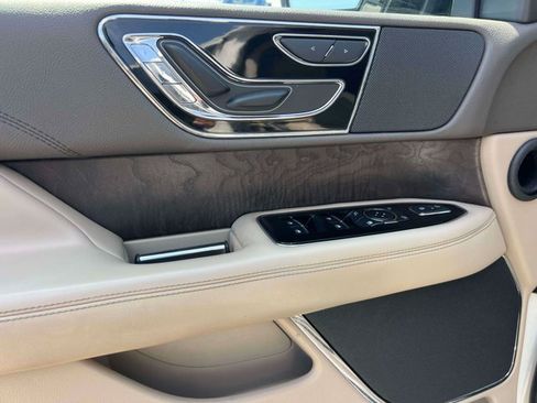 Used 2024 Lincoln Navigator Premiere AWD/4WD image 16