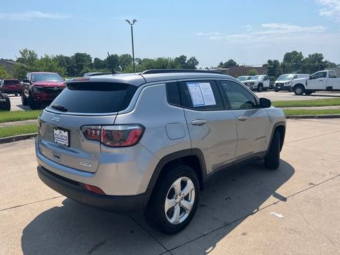 Used 2019 Jeep Compass Latitude AWD/4WD image 8