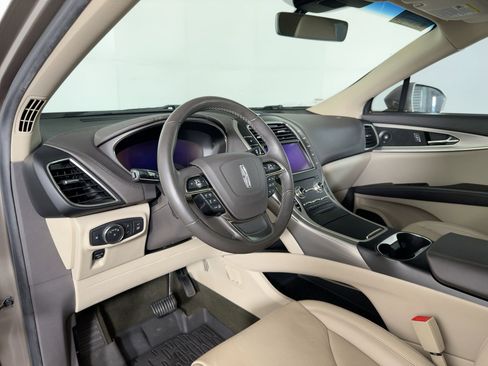 Used 2019 Lincoln Nautilus Reserve image 4