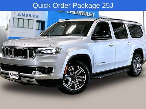 Used 2024 Jeep Wagoneer L Series II w/ Flexible Seating Group AWD/4WD image 3