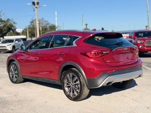 Used 2017 INFINITI QX30 AWD image 8