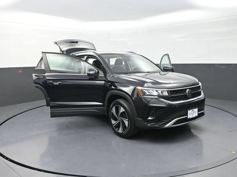 Used 2024 Volkswagen Taos SE AWD/4WD image 29