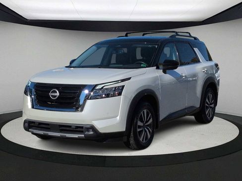 Used 2022 Nissan Pathfinder SL image 4