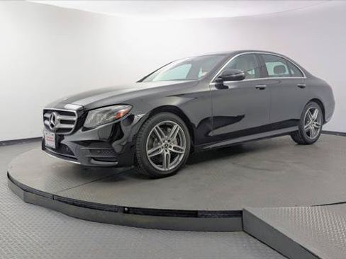 Used 2017 Mercedes-Benz E 300 4MATIC image 2