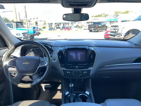 Used 2019 Chevrolet Traverse LT FWD image 11