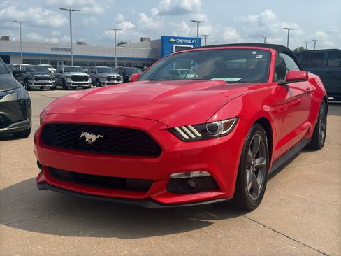 Used 2015 Ford Mustang Convertible w/ Equipment Group 051A RWD image 2