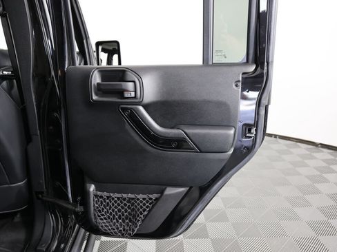 Used 2017 Jeep Wrangler Unlimited Sahara AWD/4WD image 20