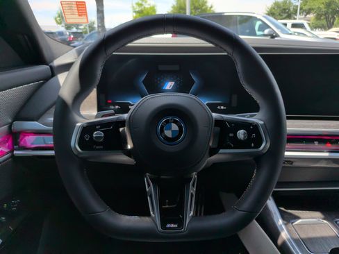 Certified 2025 BMW i7 eDrive50 w/ M Sport Package RWD image 21