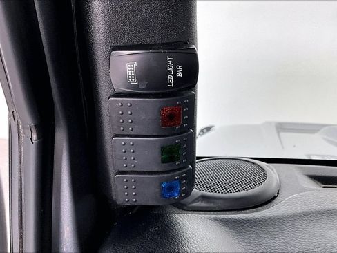 Used 2018 Jeep Wrangler Unlimited Sahara AWD/4WD image 30