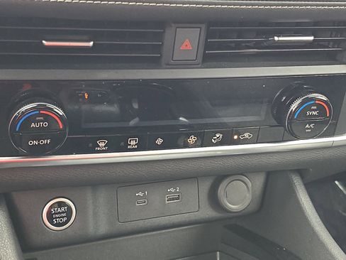 Certified 2023 Nissan Rogue SV image 22