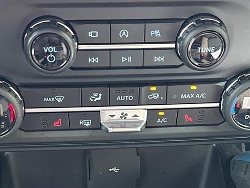 Used 2023 Ford Bronco Wildtrak AWD/4WD image 25