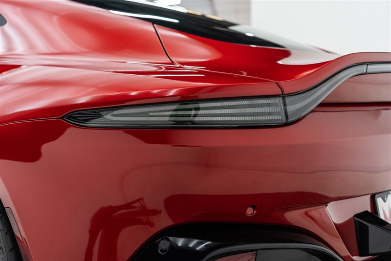 Used 2020 Aston Martin V8 Vantage Coupe RWD image 29