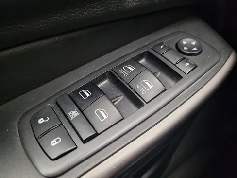 Used 2019 Jeep Cherokee Latitude Plus w/ Comfort/Convenience Group image 27