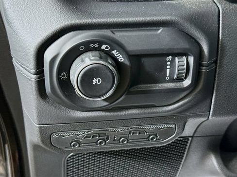 Used 2024 Jeep Wrangler Unlimited Rubicon AWD/4WD image 8