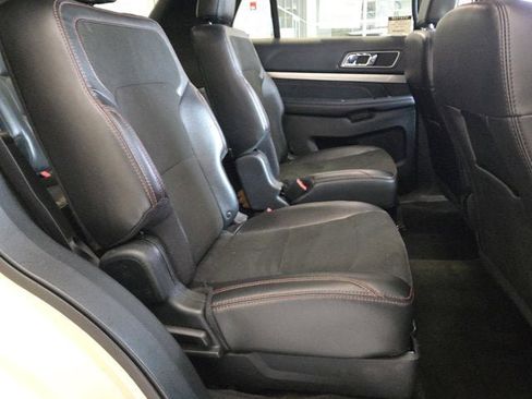 Used 2018 Ford Explorer XLT w/ Equipment Group 202A AWD/4WD image 8