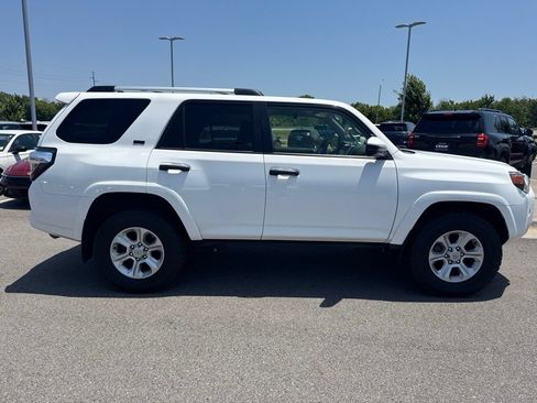 Used 2022 Toyota 4Runner SR5 AWD/4WD image 5