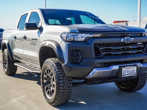 Used 2024 Chevrolet Colorado Trail Boss w/ Technology Package image 3