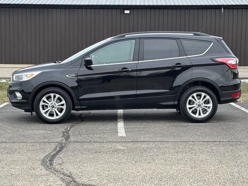 Used 2018 Ford Escape SE image 1