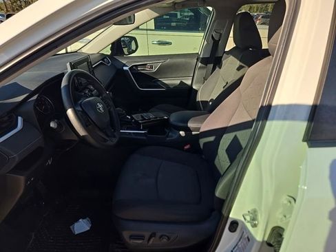 Used 2020 Toyota RAV4 XLE image 9