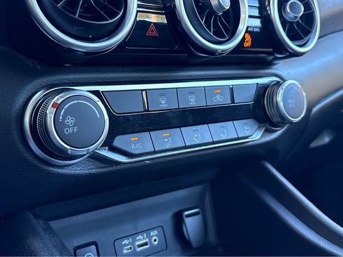 Used 2025 Nissan Sentra SV image 6