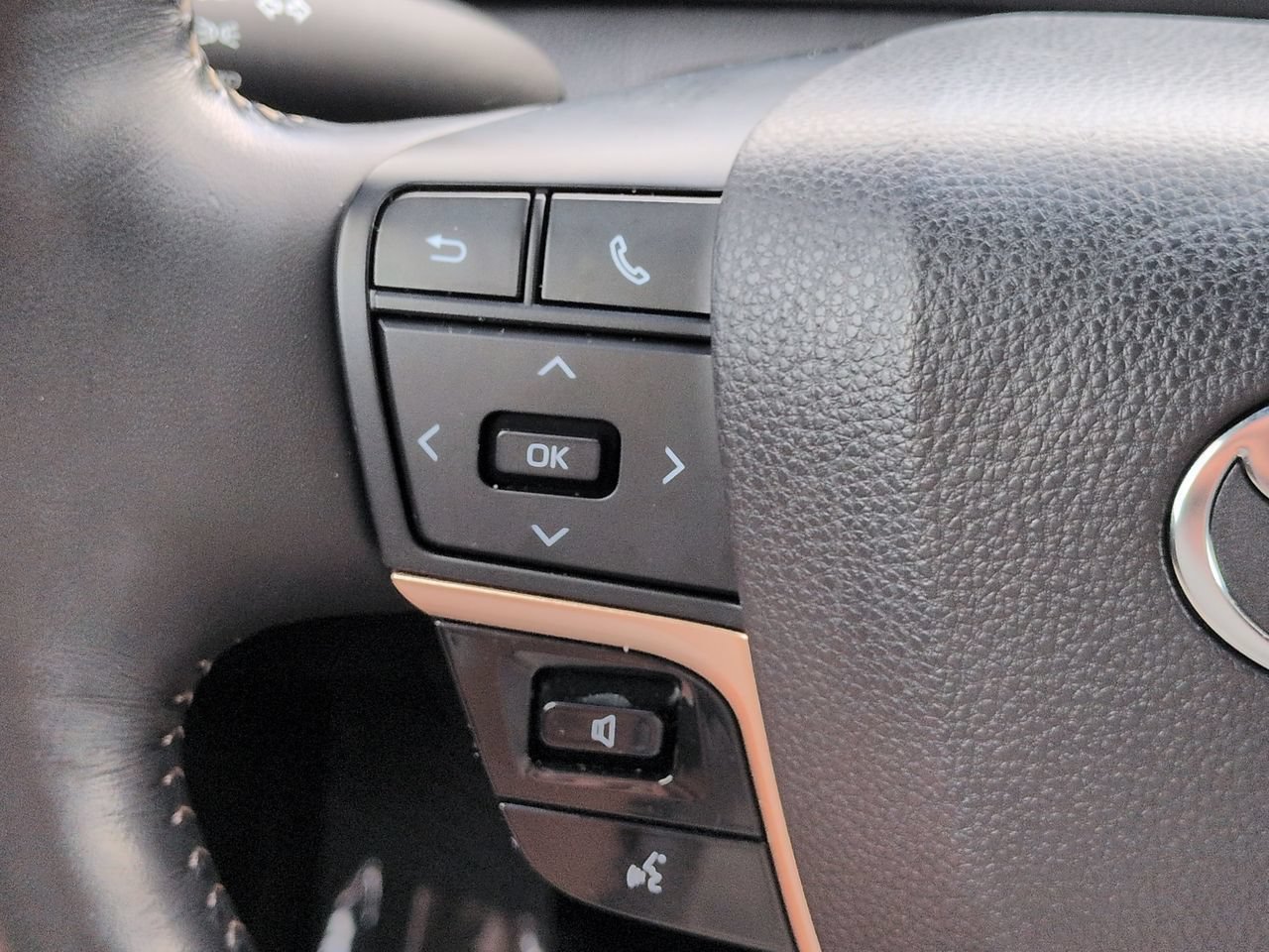Used 2024 Toyota Crown AWD/4WD image 25