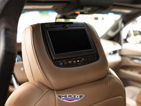 Used 2019 Cadillac Escalade ESV Platinum image 24