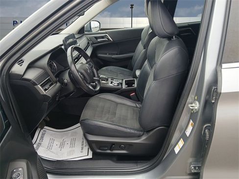 Used 2022 Mitsubishi Outlander SE image 9