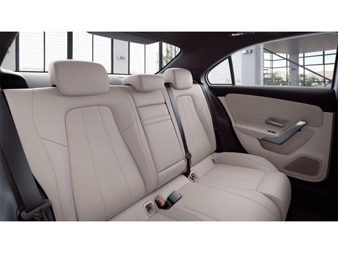 Used 2022 Mercedes-Benz A 220 4MATIC image 5