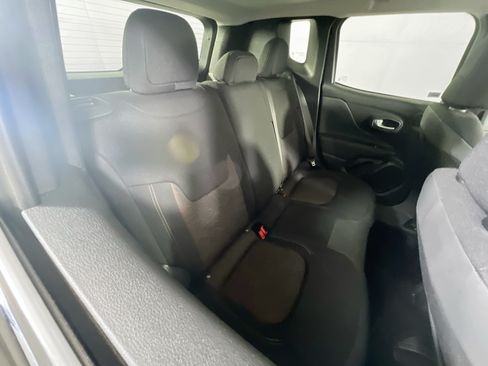 Used 2023 Jeep Renegade Latitude w/ Sun/Sound Group AWD/4WD image 26