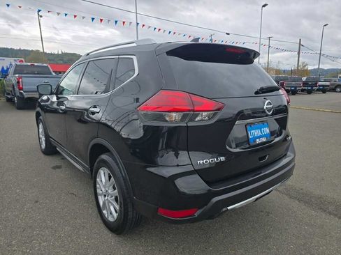 Used 2017 Nissan Rogue SV w/ SV Premium Package image 3