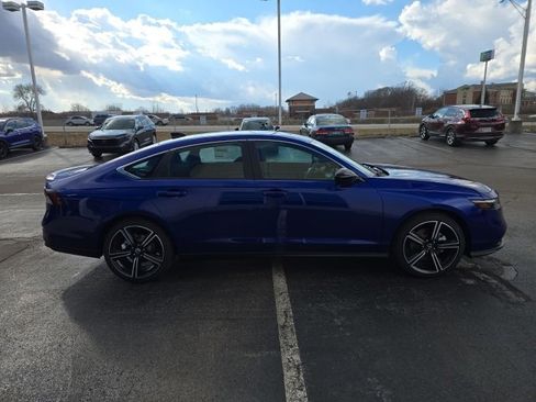 Used 2025 Honda Accord Sport image 4