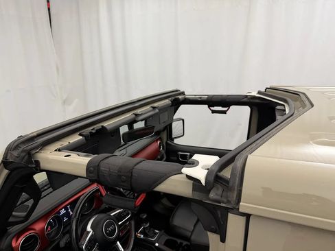 Used 2022 Jeep Gladiator Rubicon w/ LED Lighting Group AWD/4WD image 9