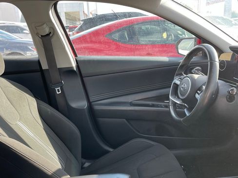 Used 2022 Hyundai Elantra SEL w/ Convenience + Premium Package image 4