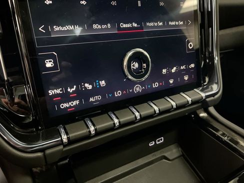 Used 2026 GMC Yukon AT4 w/ AT4 Preferred Package AWD/4WD image 17