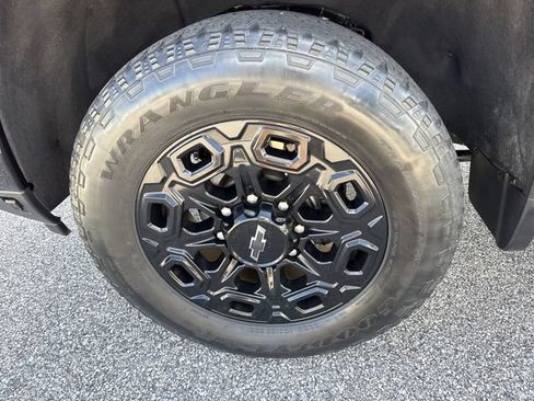 Used 2024 Chevrolet Silverado 2500 LT w/ Midnight Edition AWD/4WD image 44
