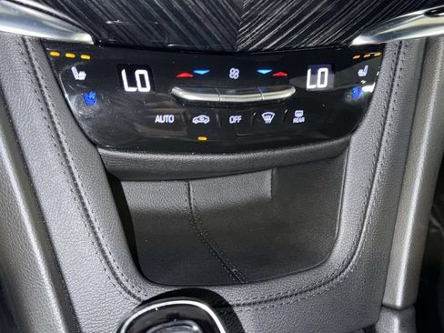 Used 2025 Cadillac XT6 Premium Luxury AWD/4WD image 28