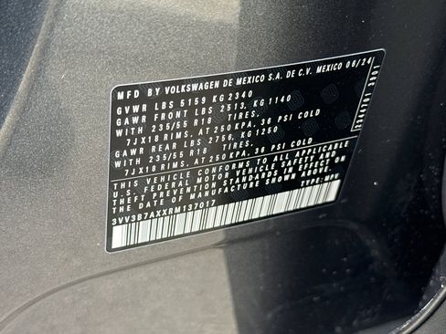 Used 2024 Volkswagen Tiguan SE image 28